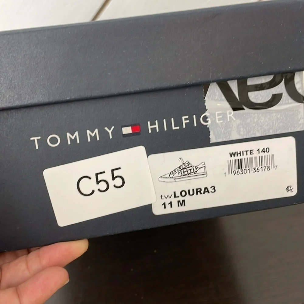 Tommy Hilfiger Women's 11 Loura3 Sneaker, White/Twilight Indigo